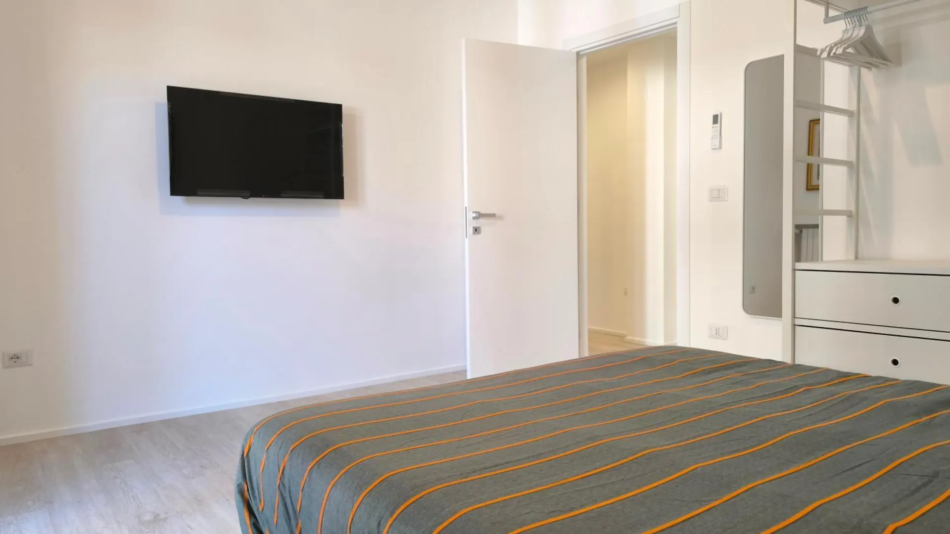 Just Here Apartments - L'Artista Bari 0*,  Italy