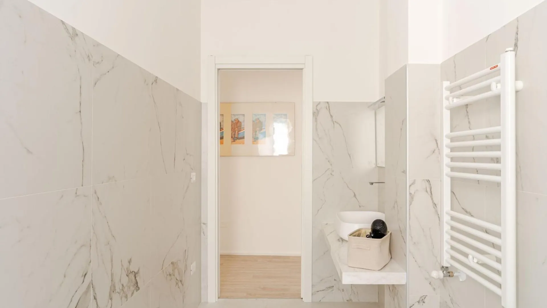 Just Here Apartments - L'Artista Bari 0*,